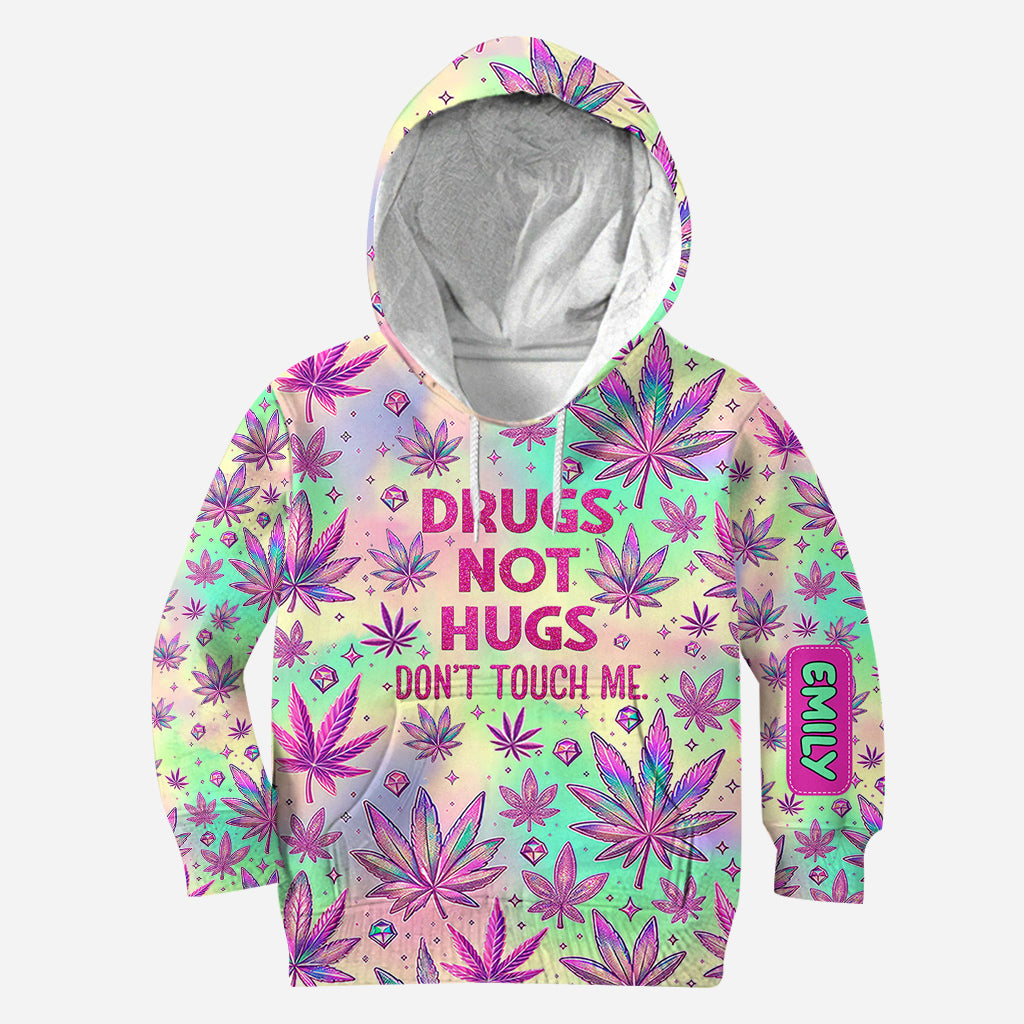 Drogen statt Umarmungen – Personalisiertes „Grass-über-alles“-Shirt