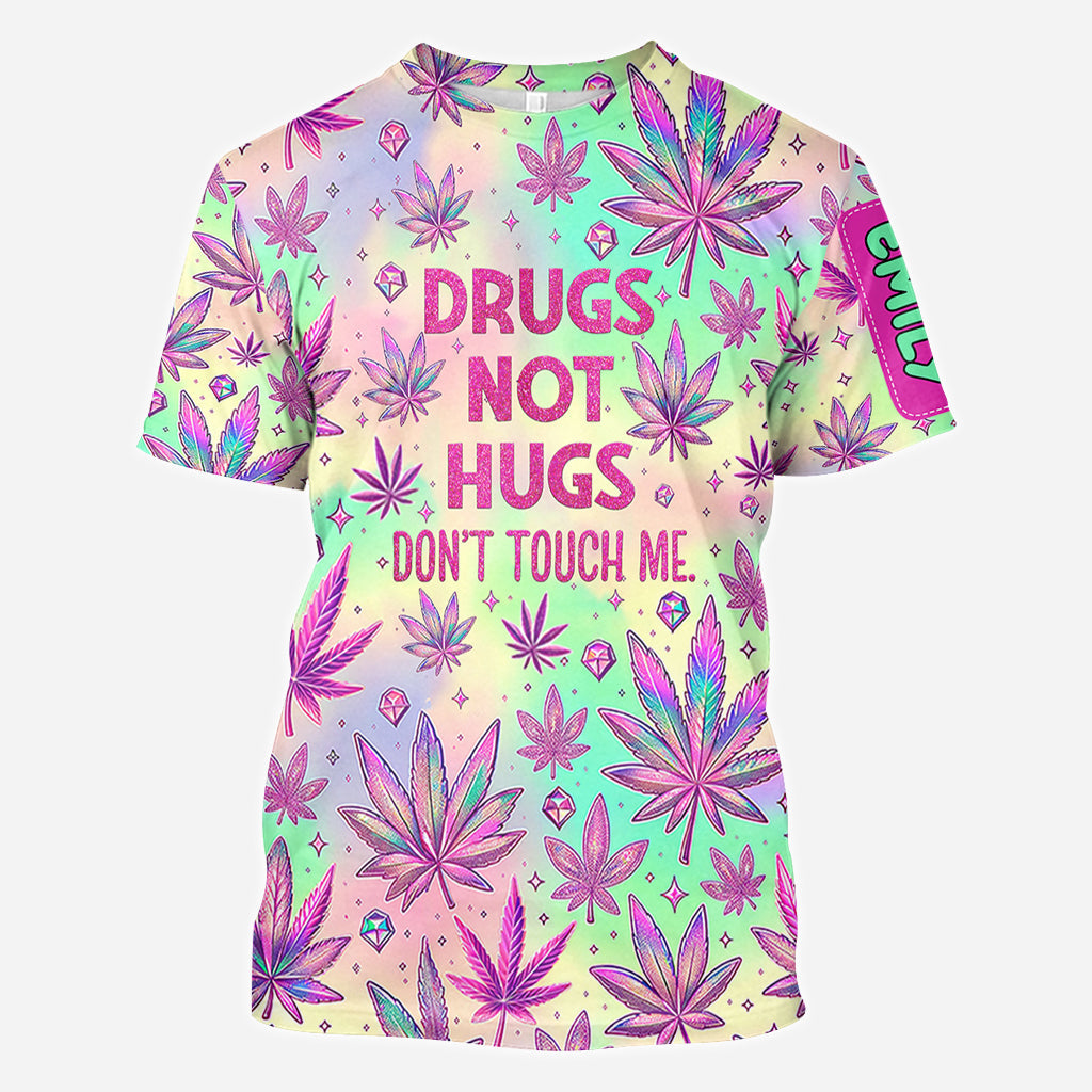Drogen statt Umarmungen – Personalisiertes „Grass-über-alles“-Shirt