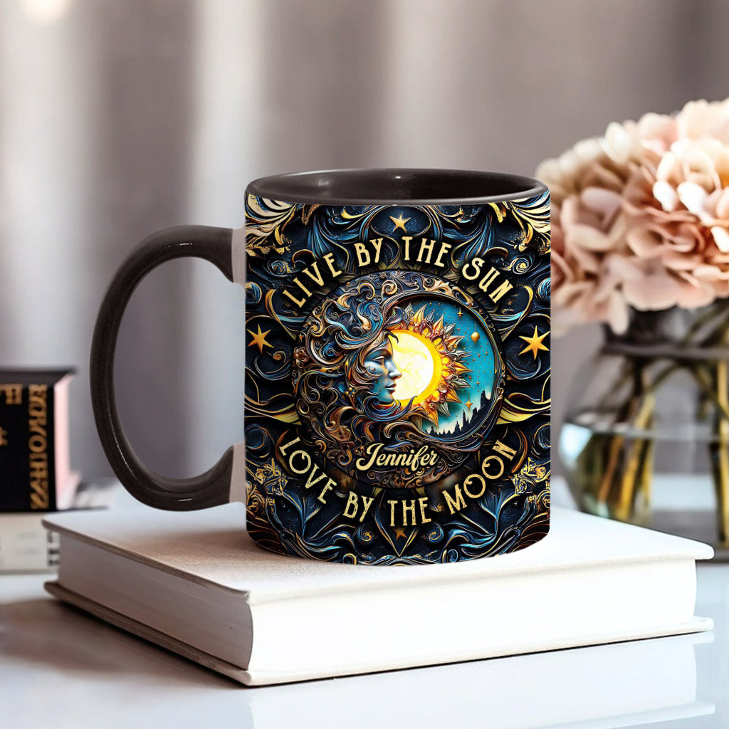 Lebe nach der Sonne, liebe nach dem Mond – Personalisierte Tasse mit Hippie-Akzent