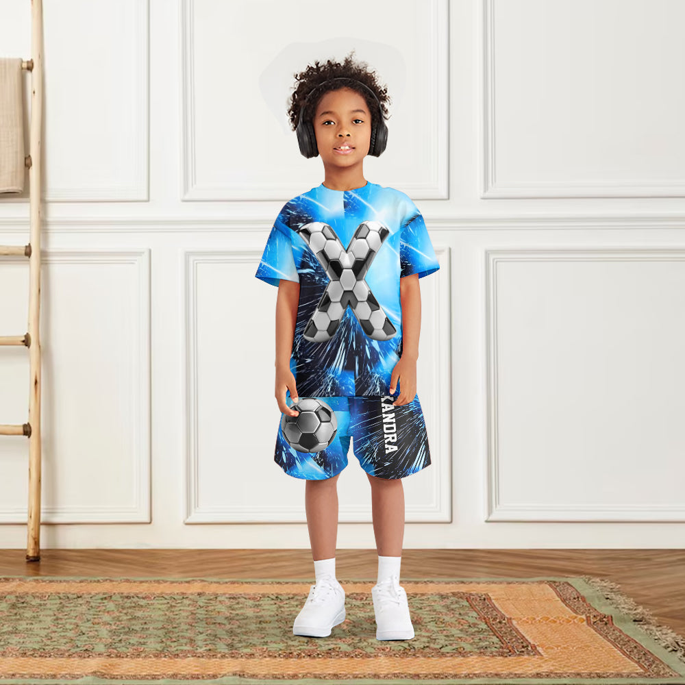 Cooles Fußball-Alphabet – Personalisiertes Fußball-T-Shirt und Shorts für Kinder