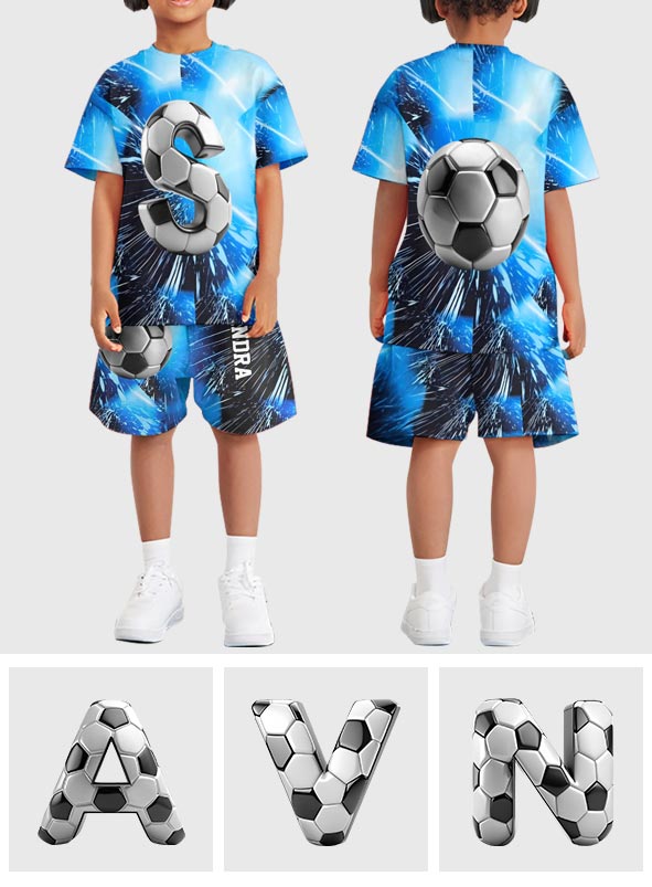 Cooles Fußball-Alphabet – Personalisiertes Fußball-T-Shirt und Shorts für Kinder