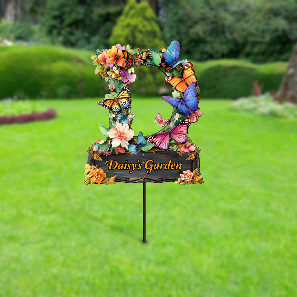 Brief mit Blumen- und Schmetterlingsmotiv – Personalisierte Gartendekoration aus Metall