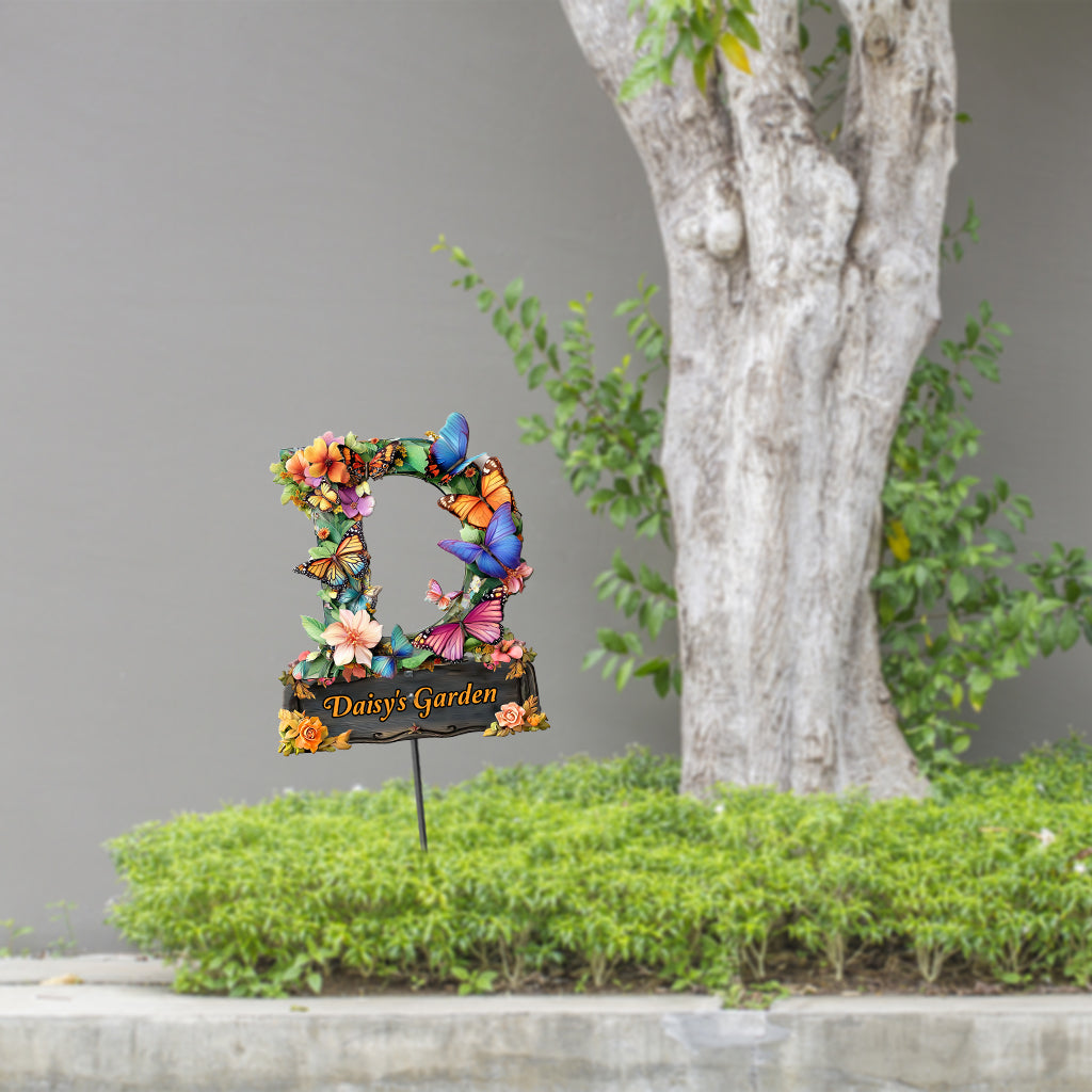 Brief mit Blumen- und Schmetterlingsmotiv – Personalisierte Gartendekoration aus Metall