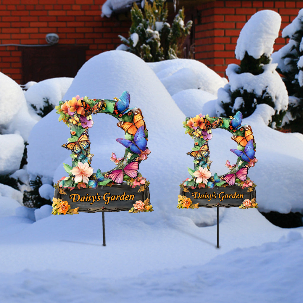 Brief mit Blumen- und Schmetterlingsmotiv – Personalisierte Gartendekoration aus Metall