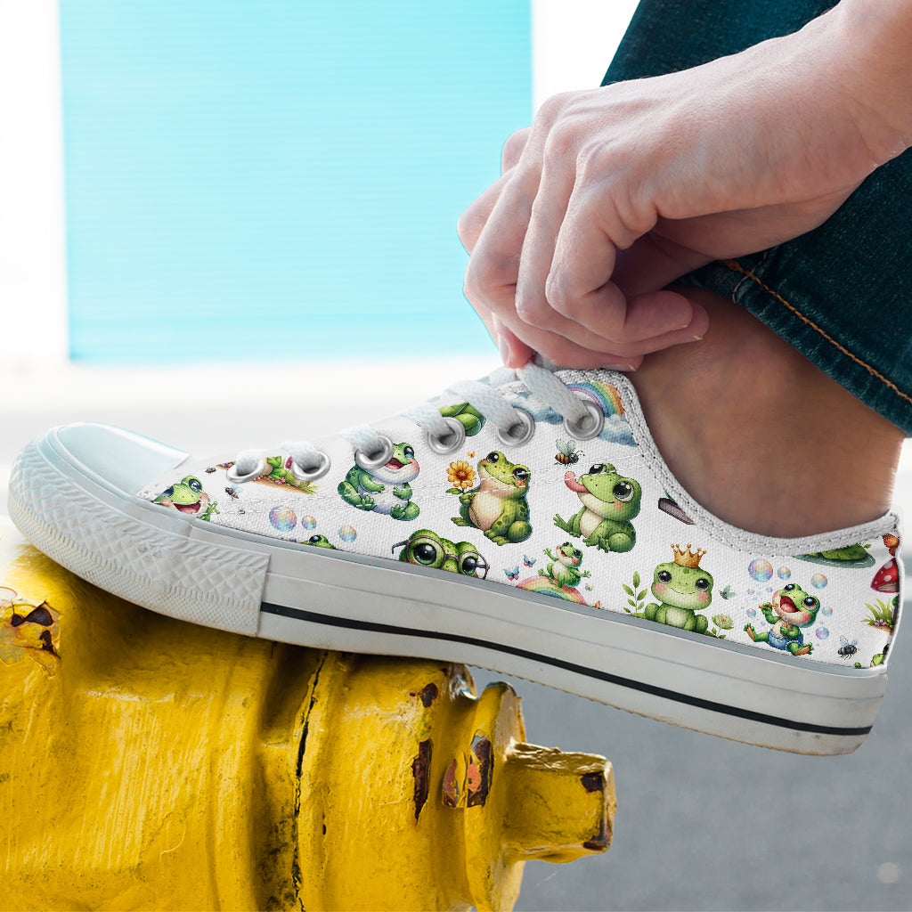 Einfach ein Mädchen, das Frösche liebt – personalisierte Frosch-Sneaker