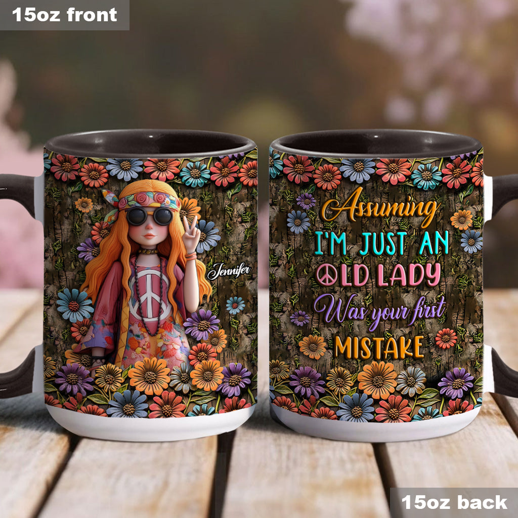 Anzunehmen, ich sei nur eine alte Dame, war Ihr erster Fehler – personalisierte Tasse mit Hippie-Akzent
