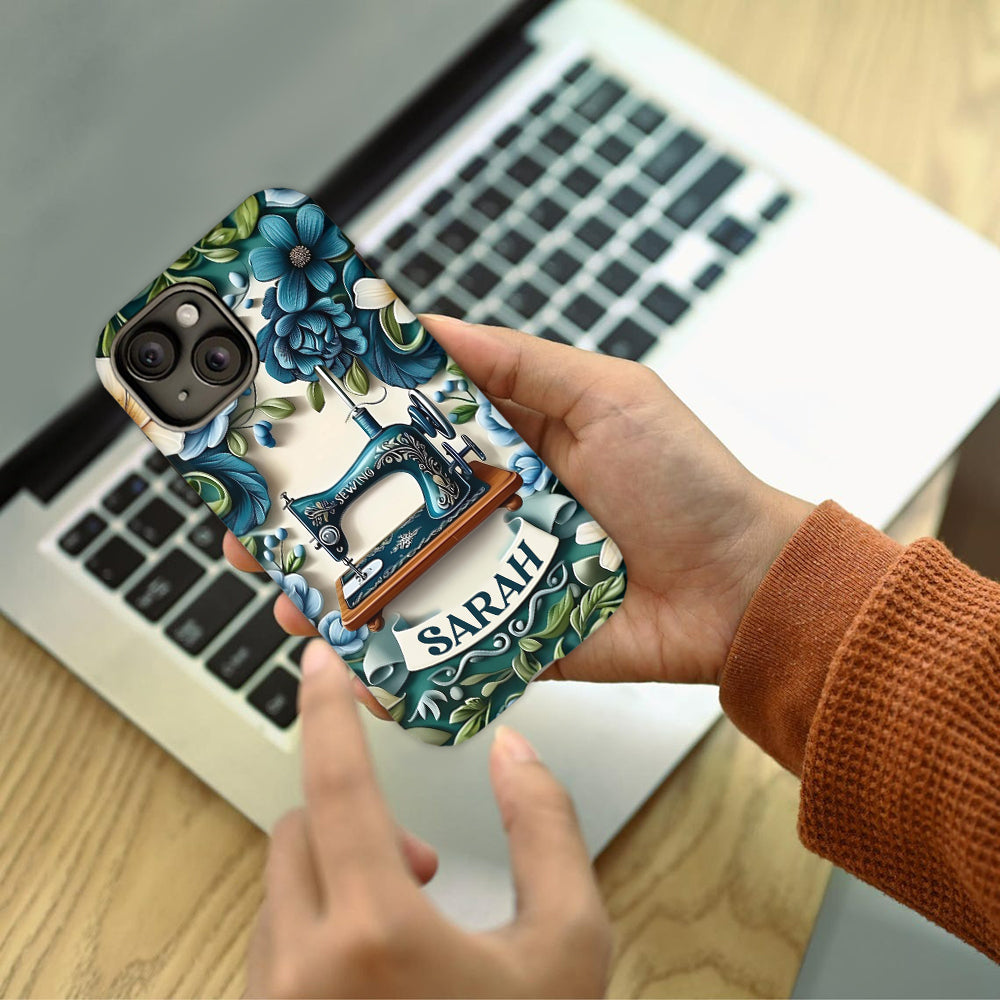 Blaue Nähmaschine – Personalisierte Handyhülle mit vollflächigem Nähmaschinen-Print