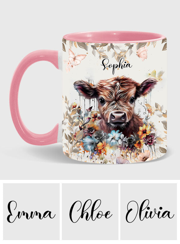 Personalisierte Tasse mit Blumenmotiv und Kuhmotiv