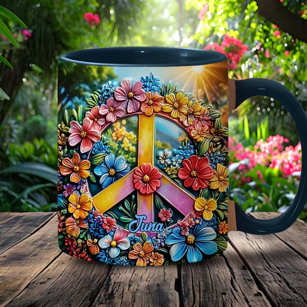 Personalisierte Tasse mit Blumen-Friedenszeichen und Hippie-Akzent