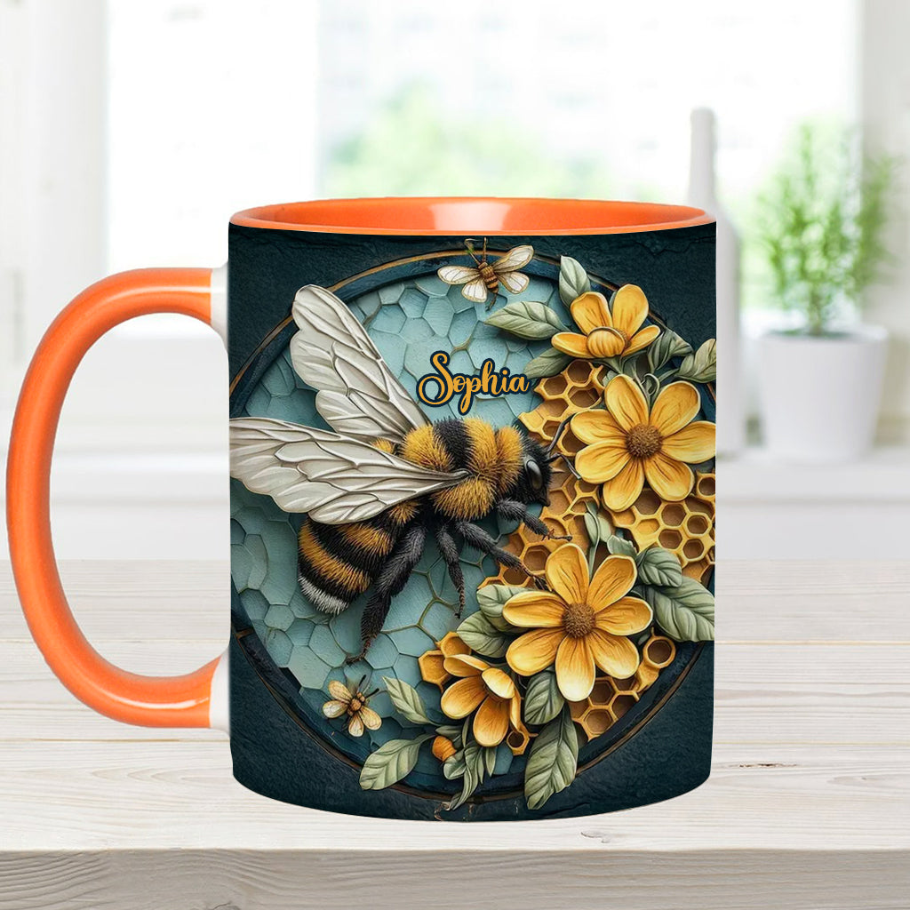 Biene und Honigwabe – Personalisierte Tasse mit Bienenmotiv
