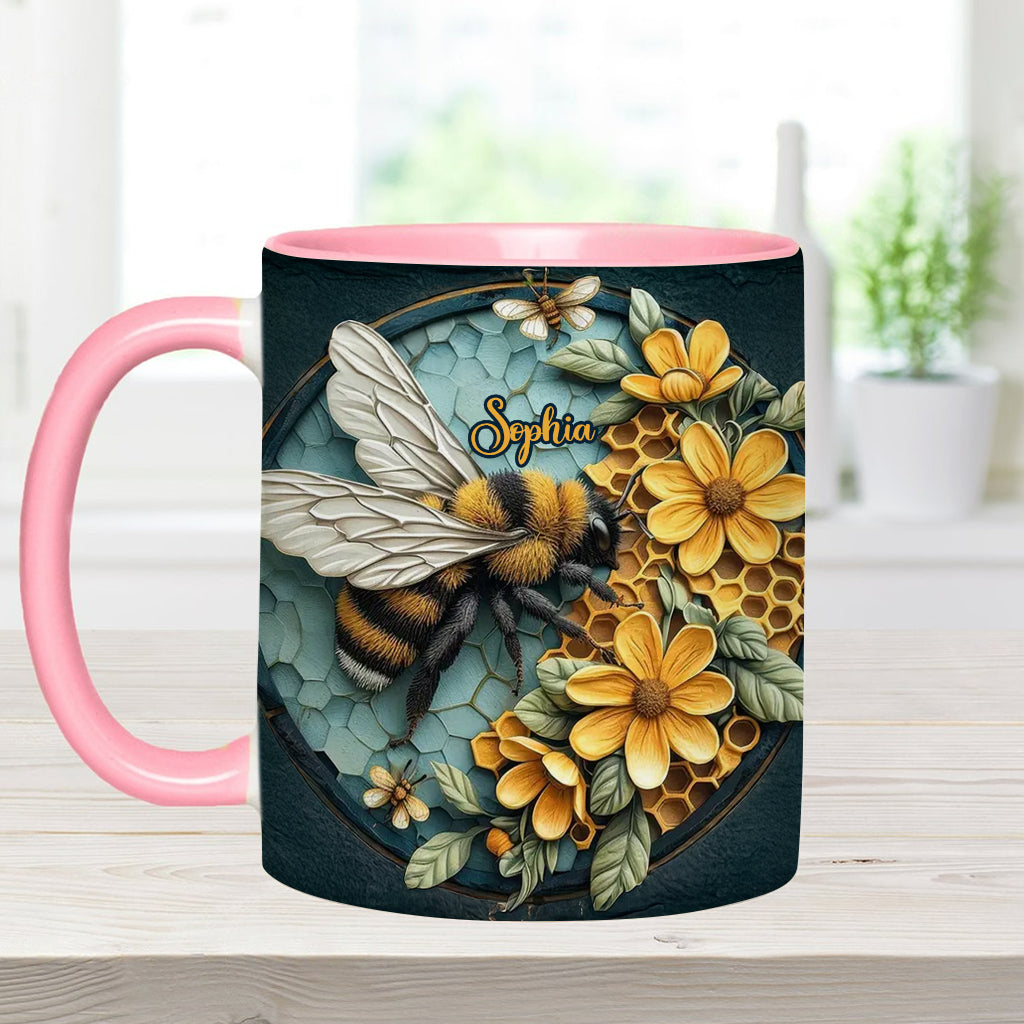 Biene und Honigwabe – Personalisierte Tasse mit Bienenmotiv