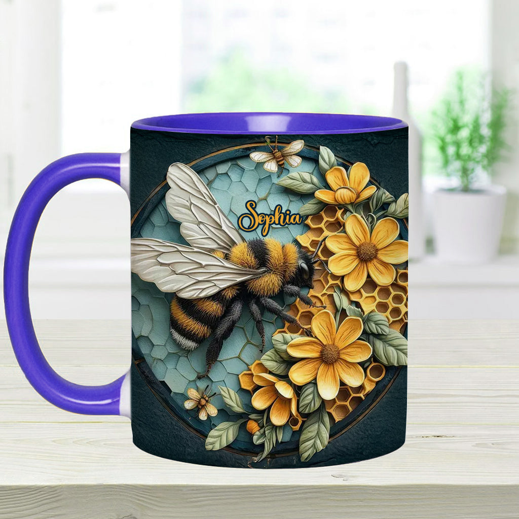 Biene und Honigwabe – Personalisierte Tasse mit Bienenmotiv