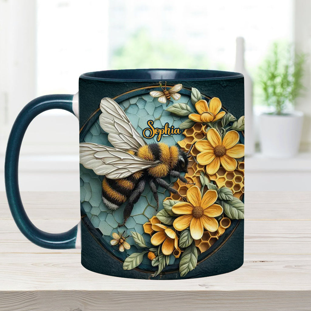 Biene und Honigwabe – Personalisierte Tasse mit Bienenmotiv
