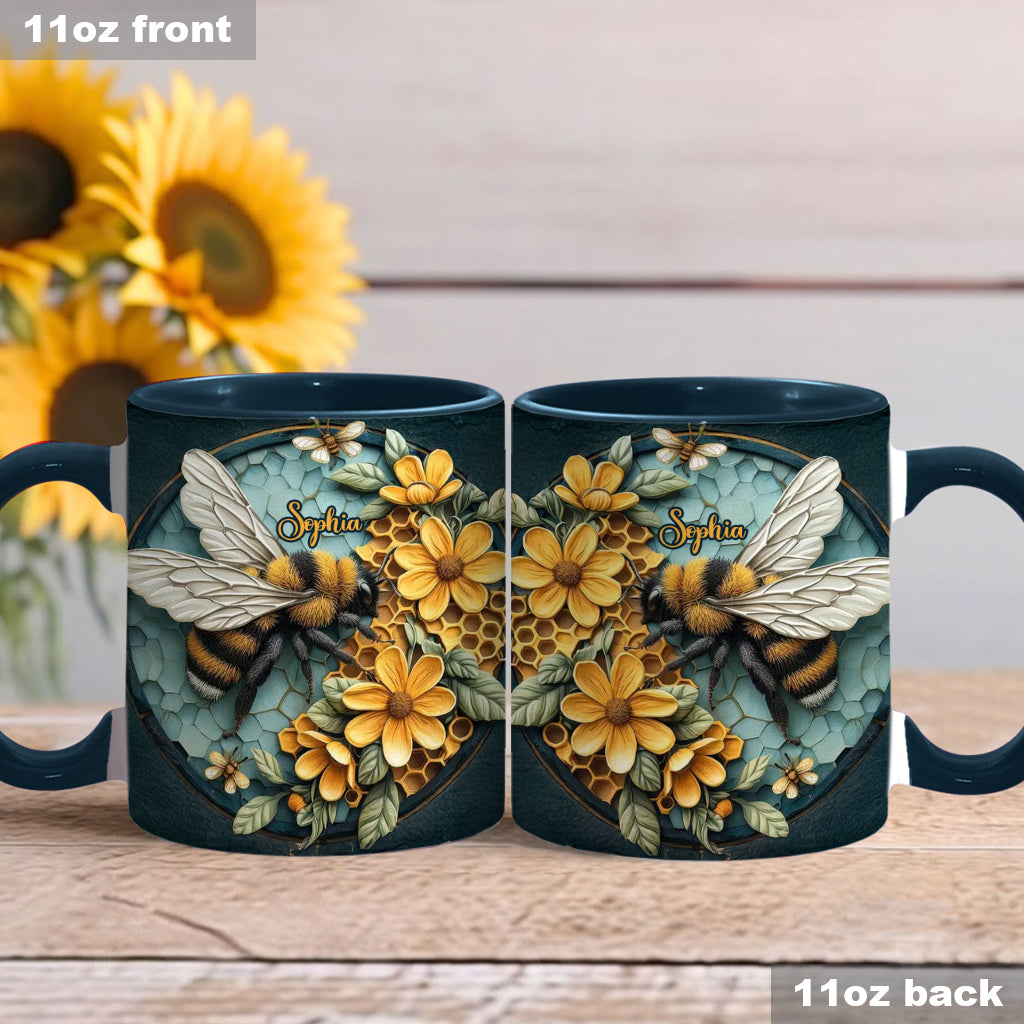 Biene und Honigwabe – Personalisierte Tasse mit Bienenmotiv
