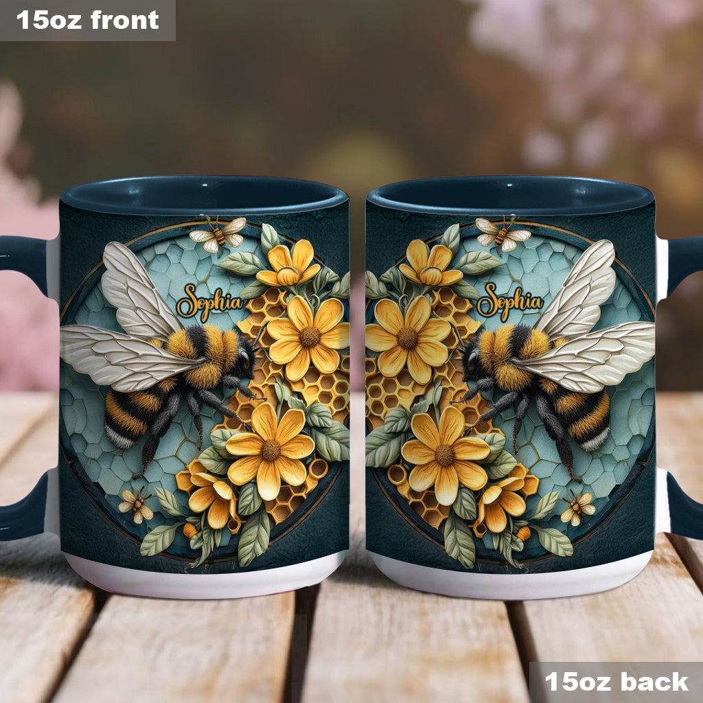 Biene und Honigwabe – Personalisierte Tasse mit Bienenmotiv