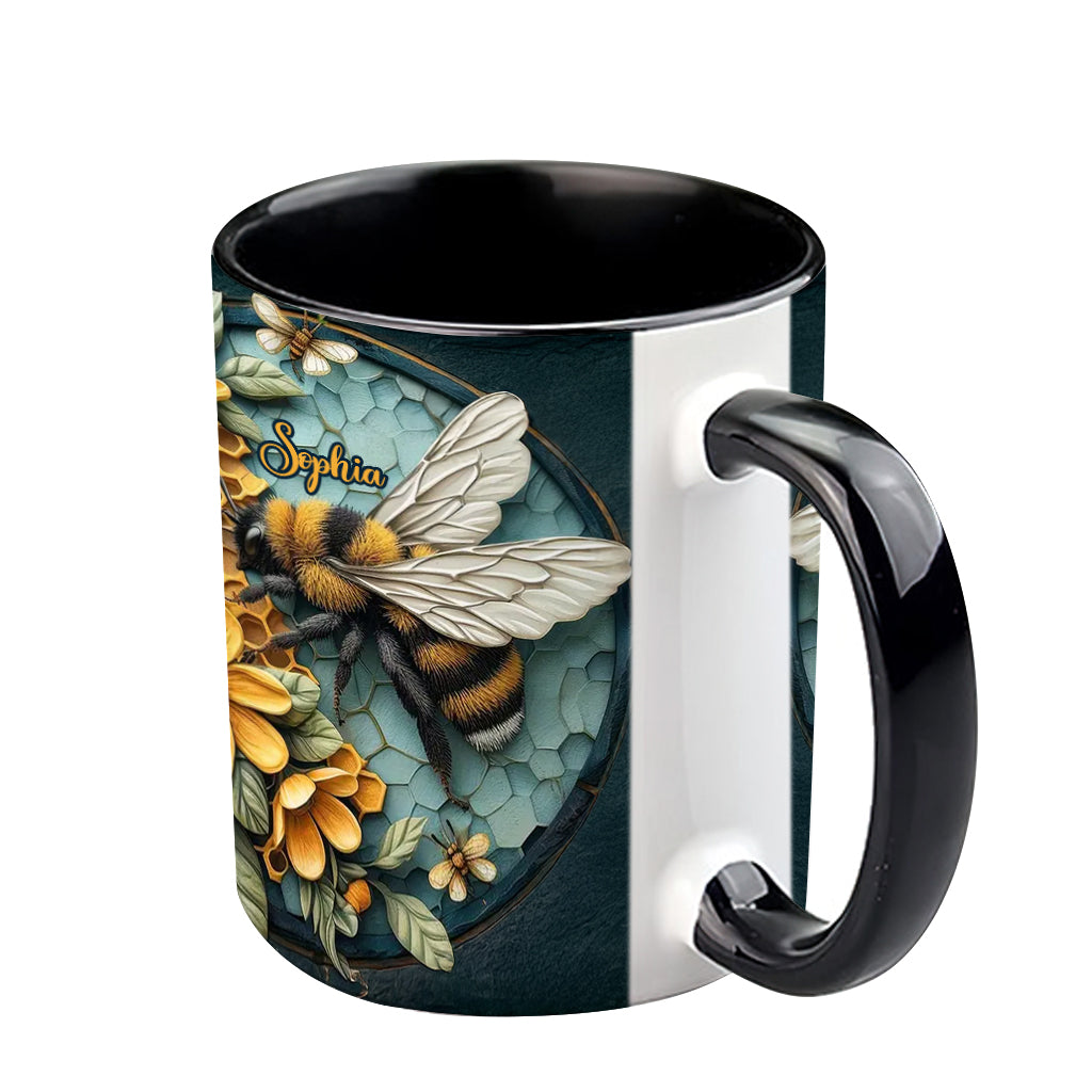 Biene und Honigwabe – Personalisierte Tasse mit Bienenmotiv