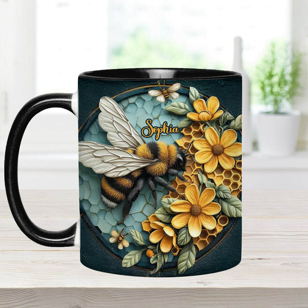 Biene und Honigwabe – Personalisierte Tasse mit Bienenmotiv