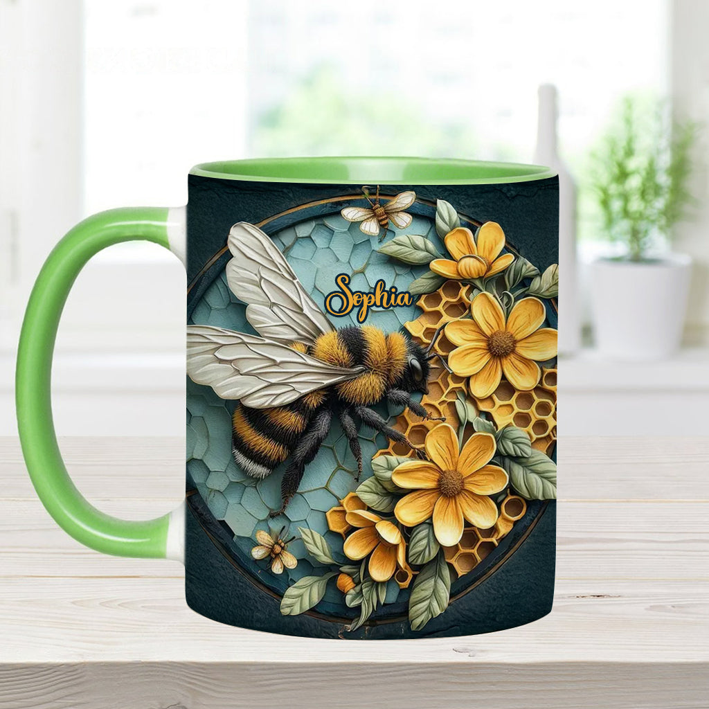 Biene und Honigwabe – Personalisierte Tasse mit Bienenmotiv