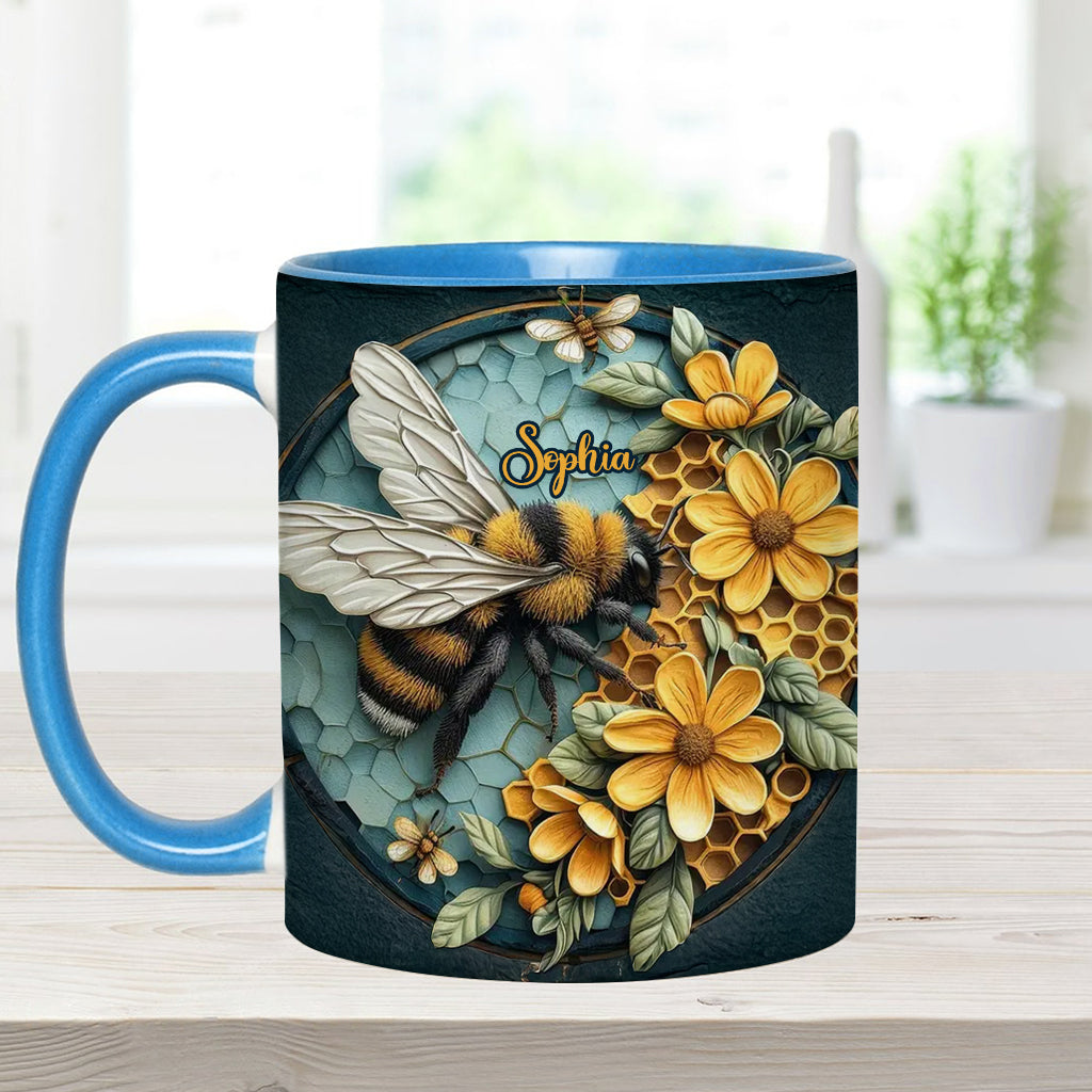 Biene und Honigwabe – Personalisierte Tasse mit Bienenmotiv
