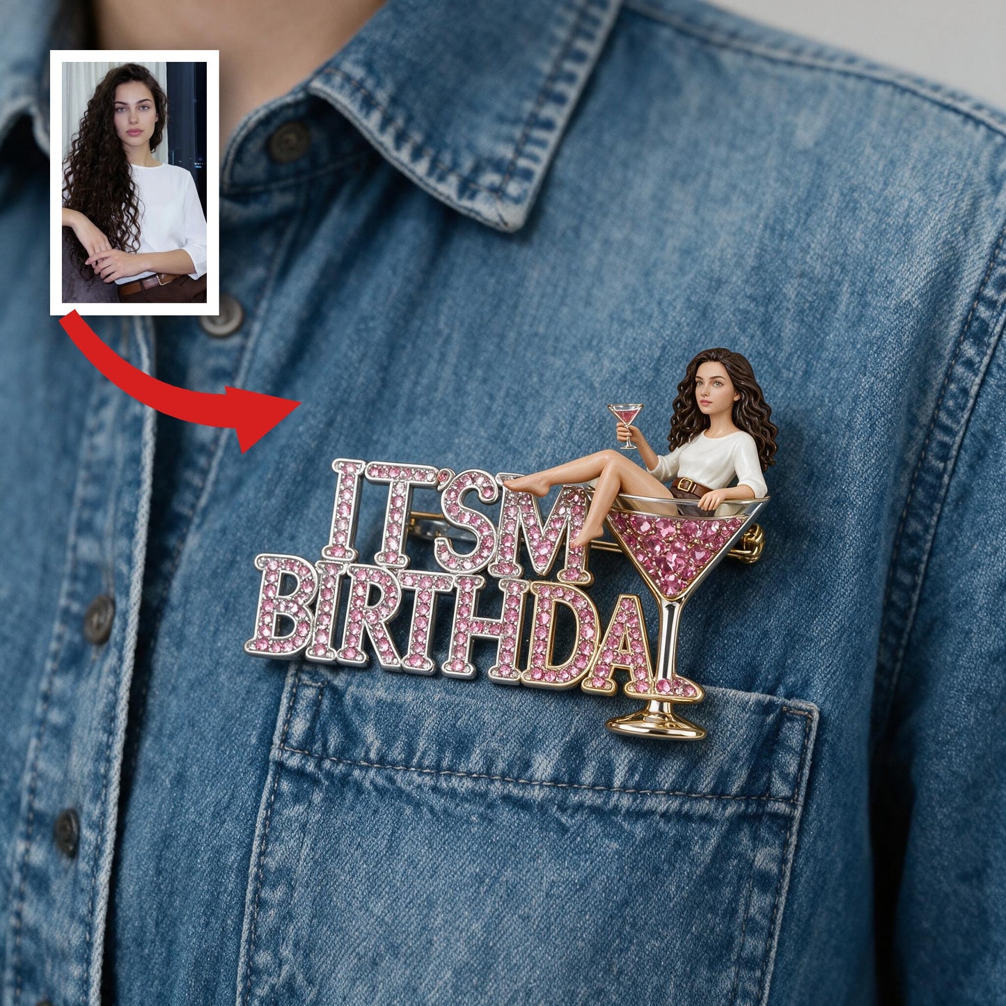 Es ist mein Geburtstag - Personalisierte 3D-Relief-Emailleschließe mit einer Frau mit lockigem Haar