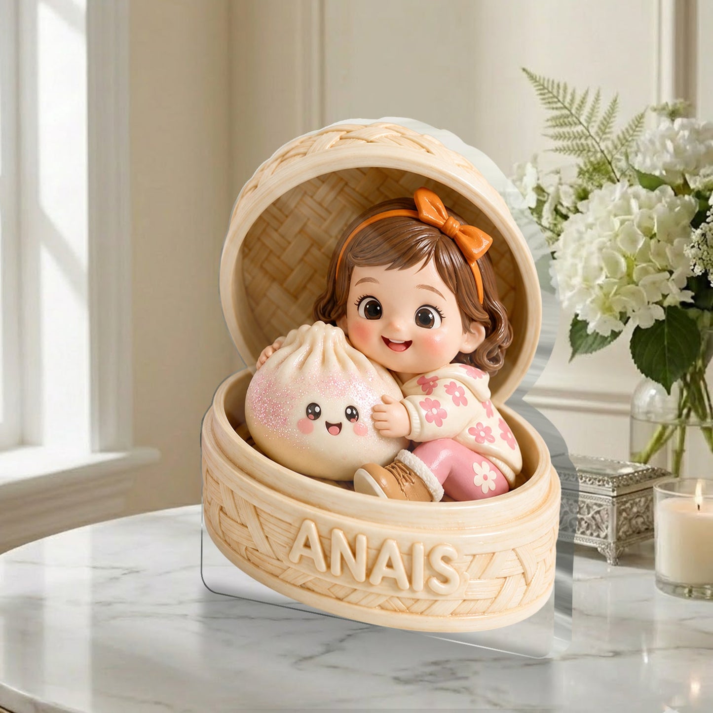 Niedliches Baby mit lockigen Haaren und Kawaii-Dumpling - Personalisierte 2-seitige Acrylplakette