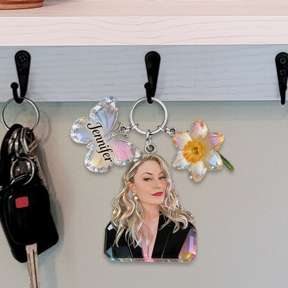 Personalized Smiling Latina Mom Portrait Acrylic Keychain with Rose & Butterfly Charms, Custom Sentimental Gift for Mom