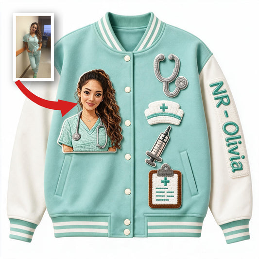Personalisierte Latina Krankenschwester Varsity Jacke, Bestickte Nurse Life Outerwear, Perfektes Geschenk für NR Pflegepersonal und Krankenschwester Abschluss