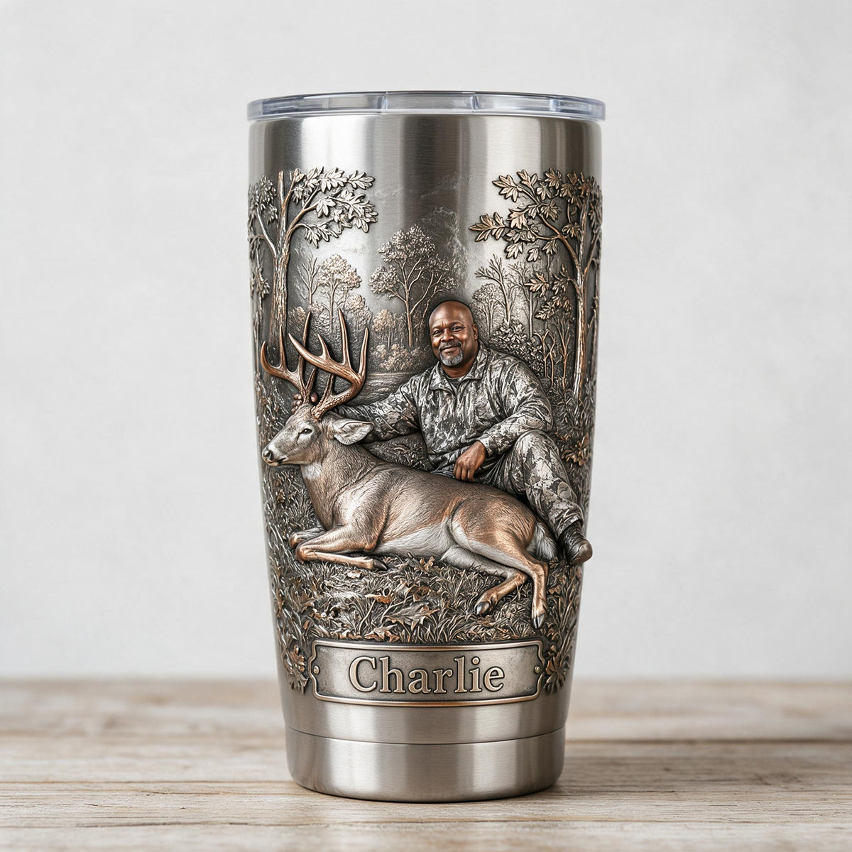 Personalisierter Mittelalterlicher Schwarzer Jäger mit Reh Tumbler, Geschenk für Jäger