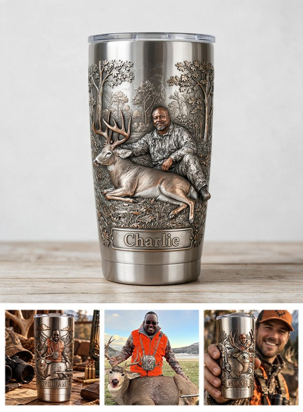 Personalisierter Mittelalterlicher Schwarzer Jäger mit Reh Tumbler, Geschenk für Jäger