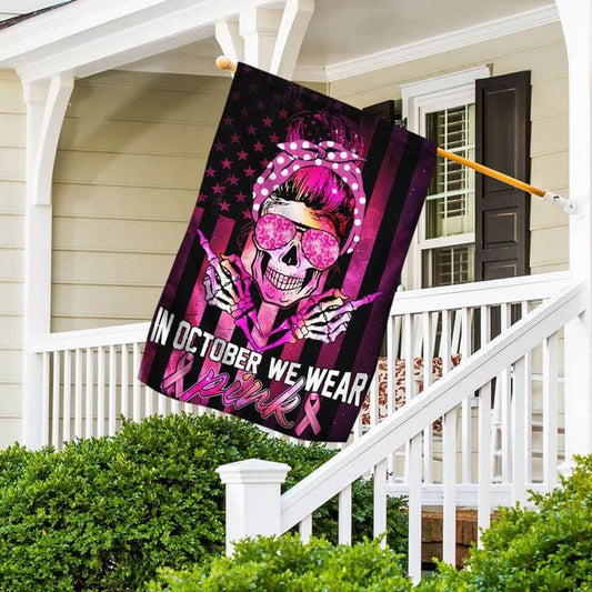 Im Oktober tragen wir rosa Totenkopf - Hausflagge zur Sensibilisierung für Brustkrebs 0822
