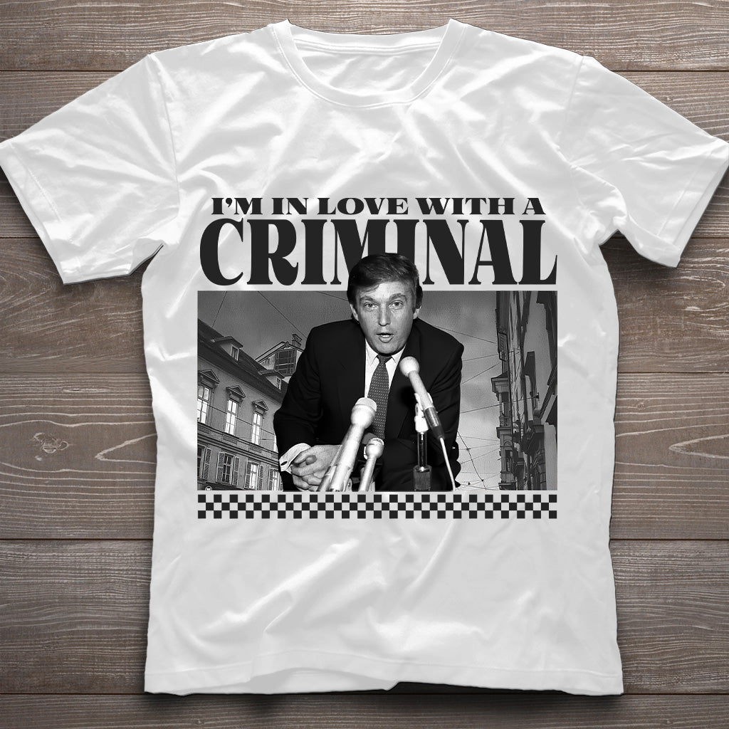 T-shirt « Je suis amoureux d'un Cr!m!nal », T-shirts « Papa Président », T-shirt politique humoristique, T-shirt humoristique pour les élections, Vêtements pour les élections de 2024, T-shirt graphique unisexe