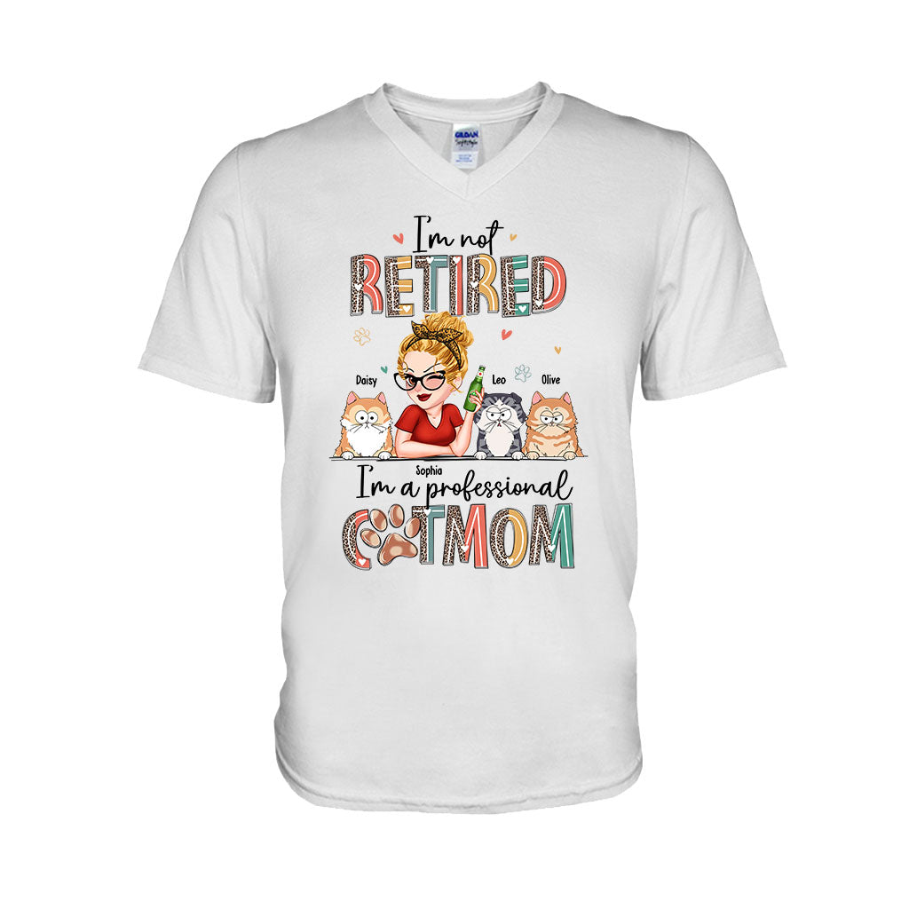 Ich bin nicht im Ruhestand, ich bin eine professionelle Hunde-/Katzenmama – personalisiertes Hunde-T-Shirt und Hoodie