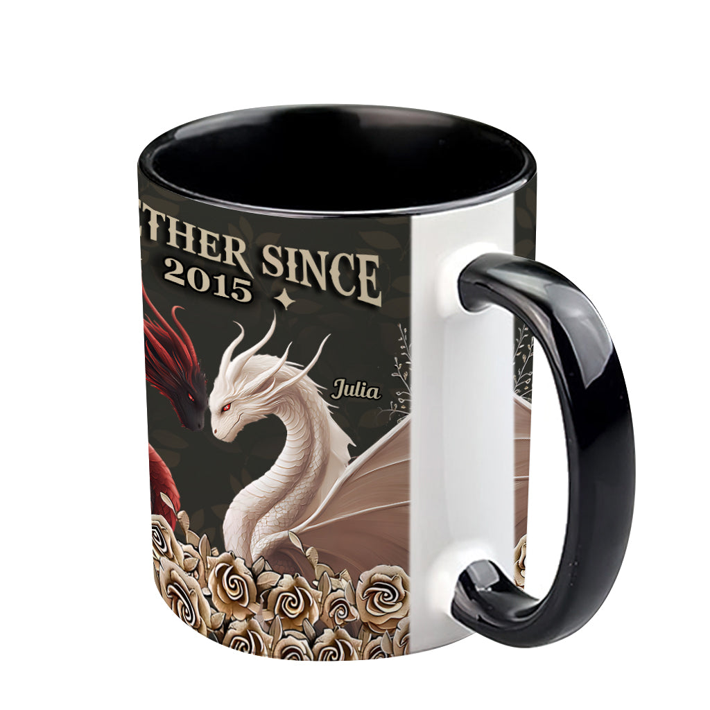 Von unserem ersten Kuss – Personalisierte Tasse mit Drachenmotiv