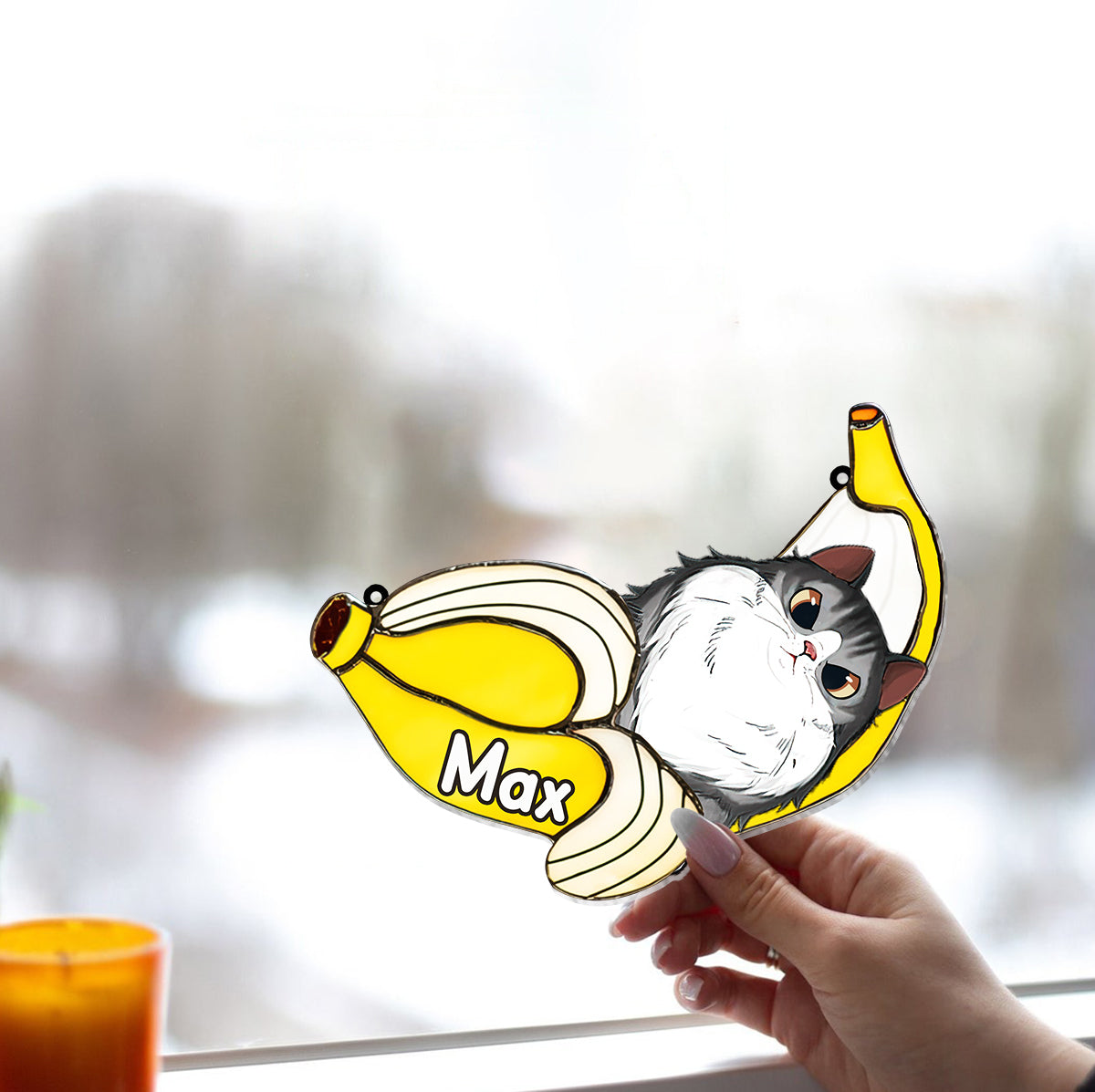 Lustige Katze in einer Banane – Personalisierter Katzen-Fensterhänger als Sonnenfänger 