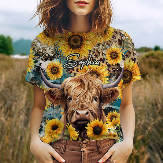 T-shirt personnalisé intégral représentant une vache des Highlands parmi des tournesols