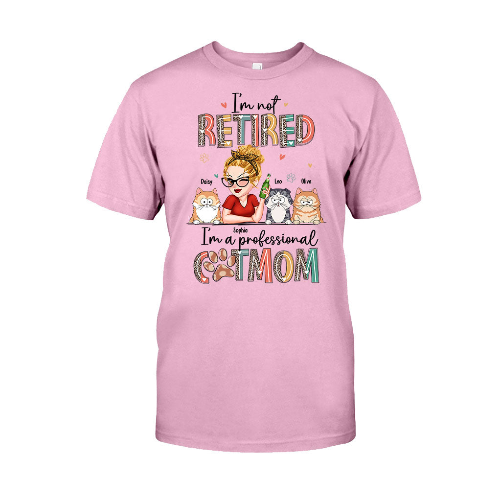 Ich bin nicht im Ruhestand, ich bin eine professionelle Hunde-/Katzenmama – personalisiertes Hunde-T-Shirt und Hoodie