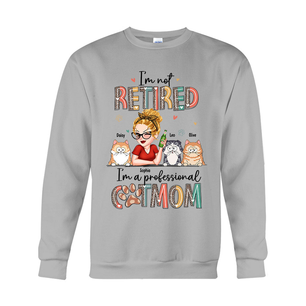 Ich bin nicht im Ruhestand, ich bin eine professionelle Hunde-/Katzenmama – personalisiertes Hunde-T-Shirt und Hoodie