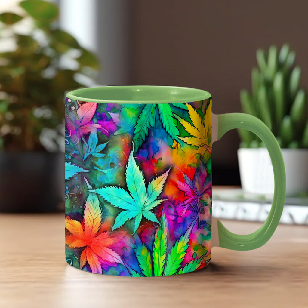 Personalisierter Becher mit Cannabis-Akzent in Form eines psychedelischen Marihuana-Blattes