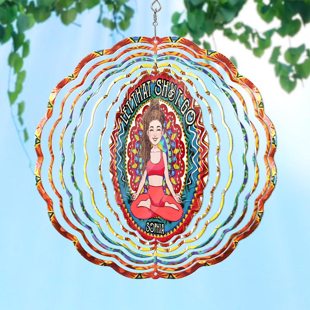 Lass den Scheiß los – Personalisierter Yoga-Windspinner