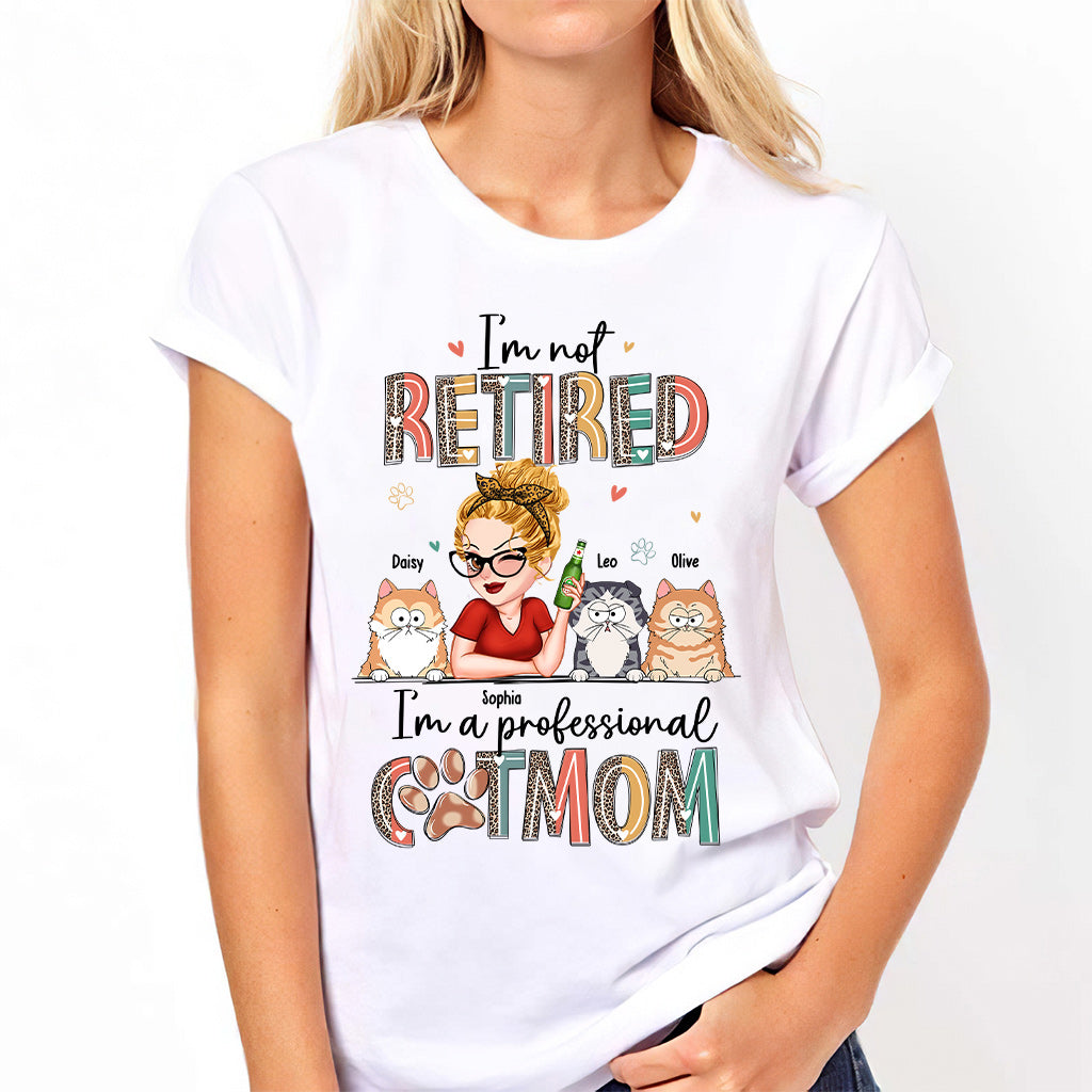 Ich bin nicht im Ruhestand, ich bin eine professionelle Hunde-/Katzenmama – personalisiertes Hunde-T-Shirt und Hoodie