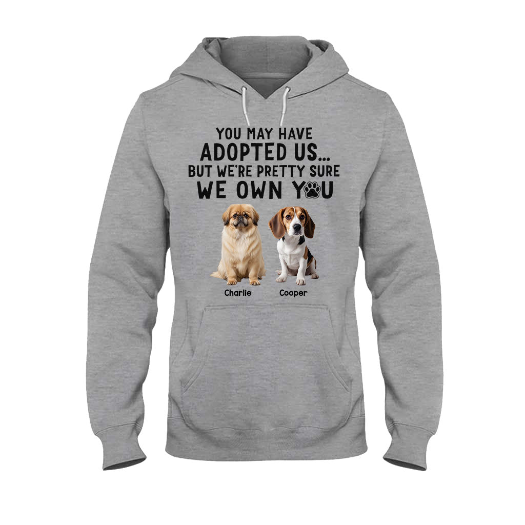 Ich bin mir ziemlich sicher, dass du mir gehörst – Personalisiertes Hunde-T-Shirt und Hoodie