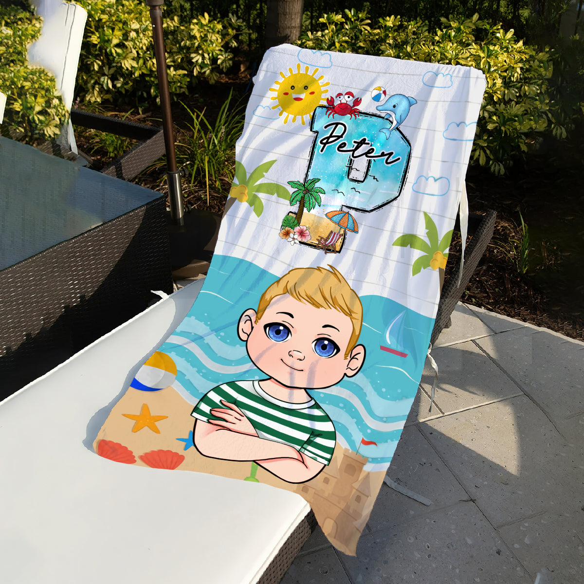 Kind am Strand – personalisiertes Strandtuch für Kinder