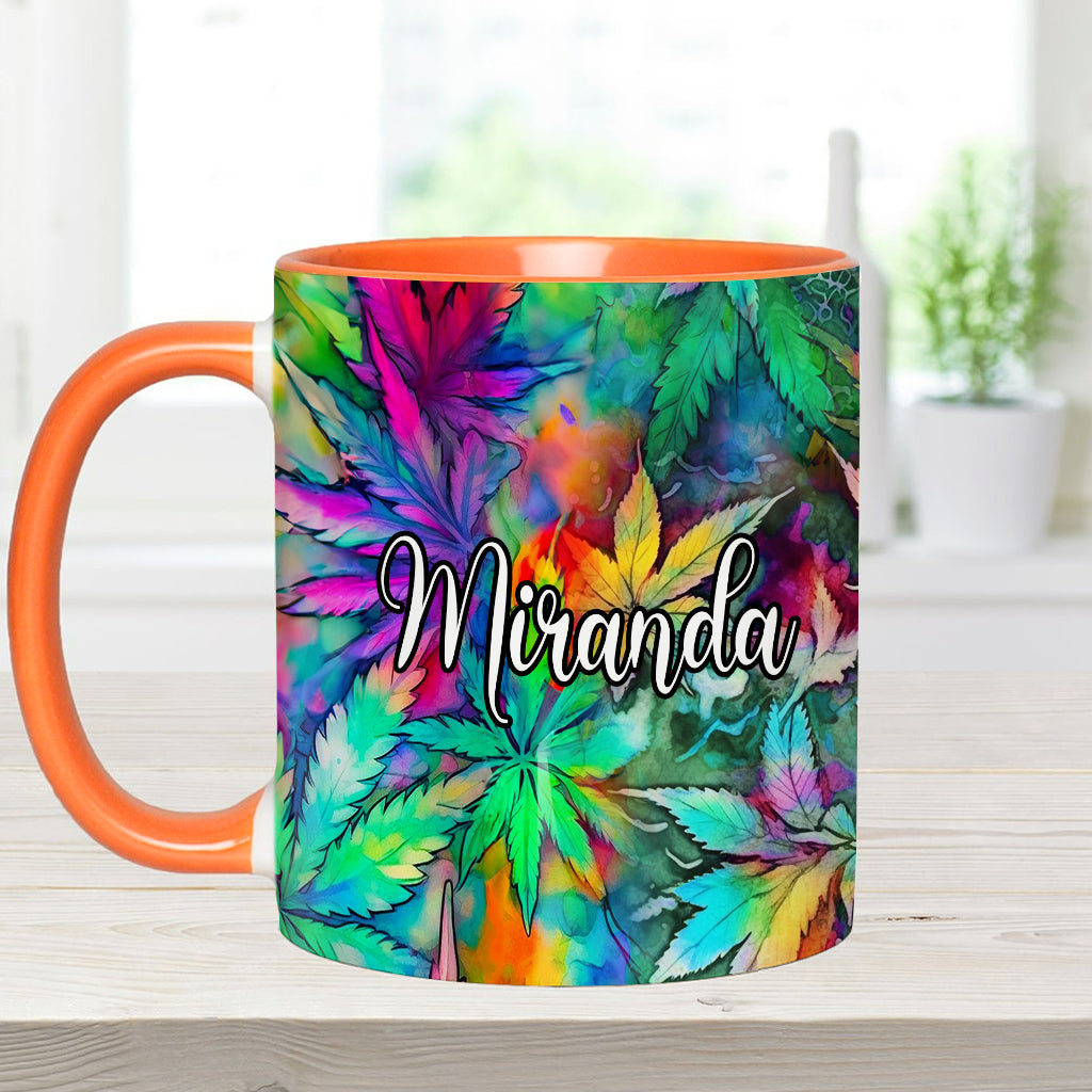 Personalisierter Becher mit Cannabis-Akzent in Form eines psychedelischen Marihuana-Blattes