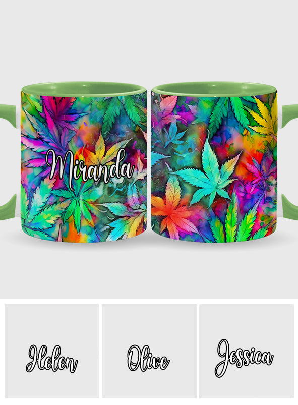 Personalisierter Becher mit Cannabis-Akzent in Form eines psychedelischen Marihuana-Blattes