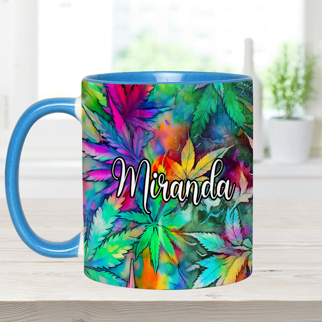 Personalisierter Becher mit Cannabis-Akzent in Form eines psychedelischen Marihuana-Blattes