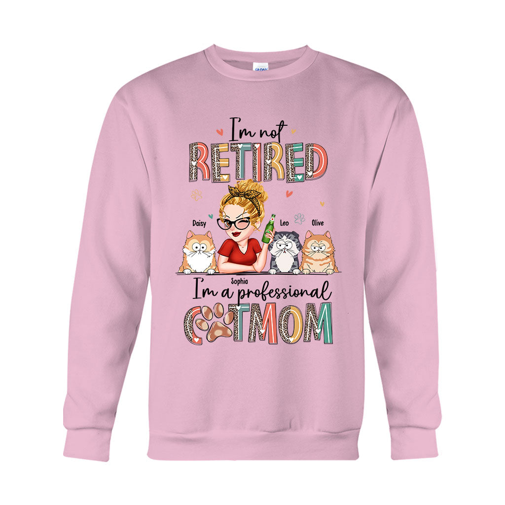 Ich bin nicht im Ruhestand, ich bin eine professionelle Hunde-/Katzenmama – personalisiertes Hunde-T-Shirt und Hoodie
