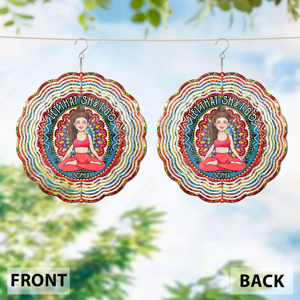 Lass den Scheiß los – Personalisierter Yoga-Windspinner