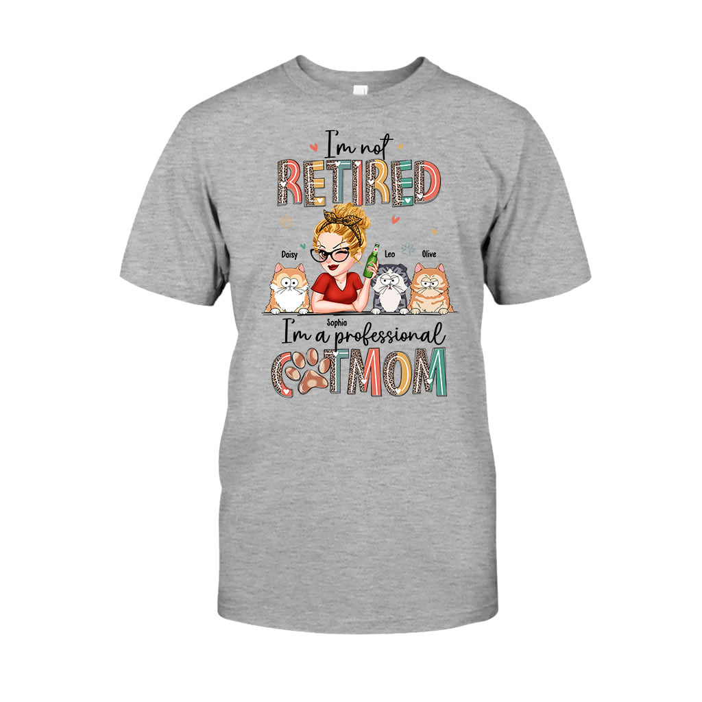 Ich bin nicht im Ruhestand, ich bin eine professionelle Hunde-/Katzenmama – personalisiertes Hunde-T-Shirt und Hoodie