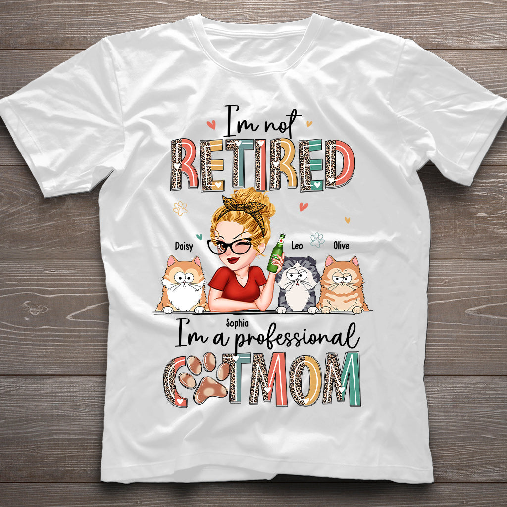 Ich bin nicht im Ruhestand, ich bin eine professionelle Hunde-/Katzenmama – personalisiertes Hunde-T-Shirt und Hoodie