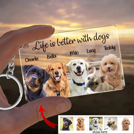 Das Leben ist schöner mit Hunden und Katzen – Personalisierter transparenter Hunde-Schlüsselanhänger